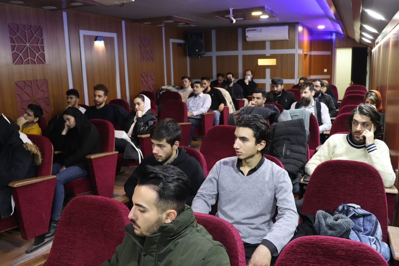 نشست ایده پردازی و نقد فیلم های 100 ثانیه در تبریز برگزار شد