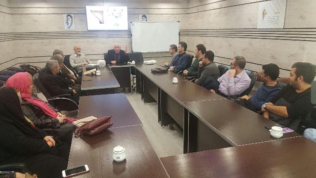 آواز و ساز باید در خدمت معانی و شعر باشد