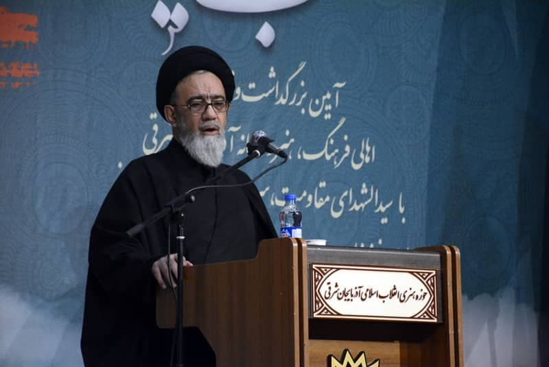 نخستین گردهمایی هنرمندان در تجدید میثاق با سردار دل ها در تبریز