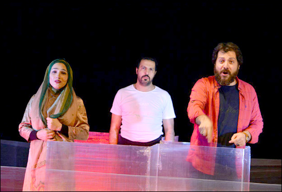 هرگز برای کسب حمایت، سفارشنویسی نکردهام