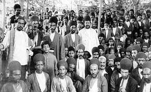 علل و انگیزه های اجتماعی جنبش مشروطه خواهی ایرانیان