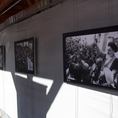 عکسهای انقلاب بر دیوار نگارگذر فرهنگ