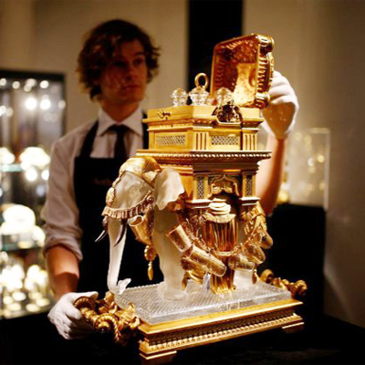 فروش نادر آثار ساختهشده از طلا در یک حراجی