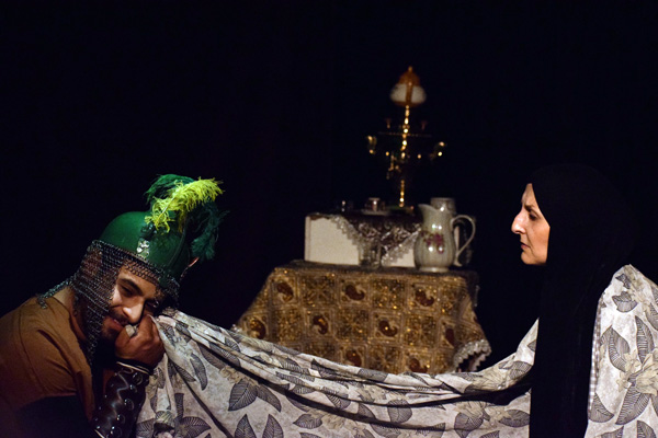 «تو را نشان دادم، انگشتم از هوش رفت»