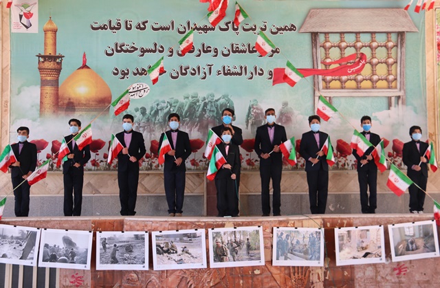 اجرای سرود به مناسبت دهه فجر در یزد