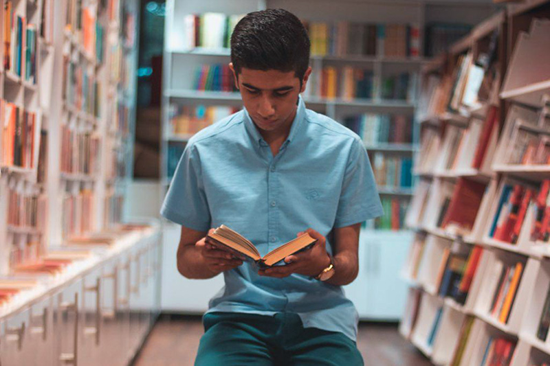 نباید از ادبیات کودک و نوجوان غفلت کرد
